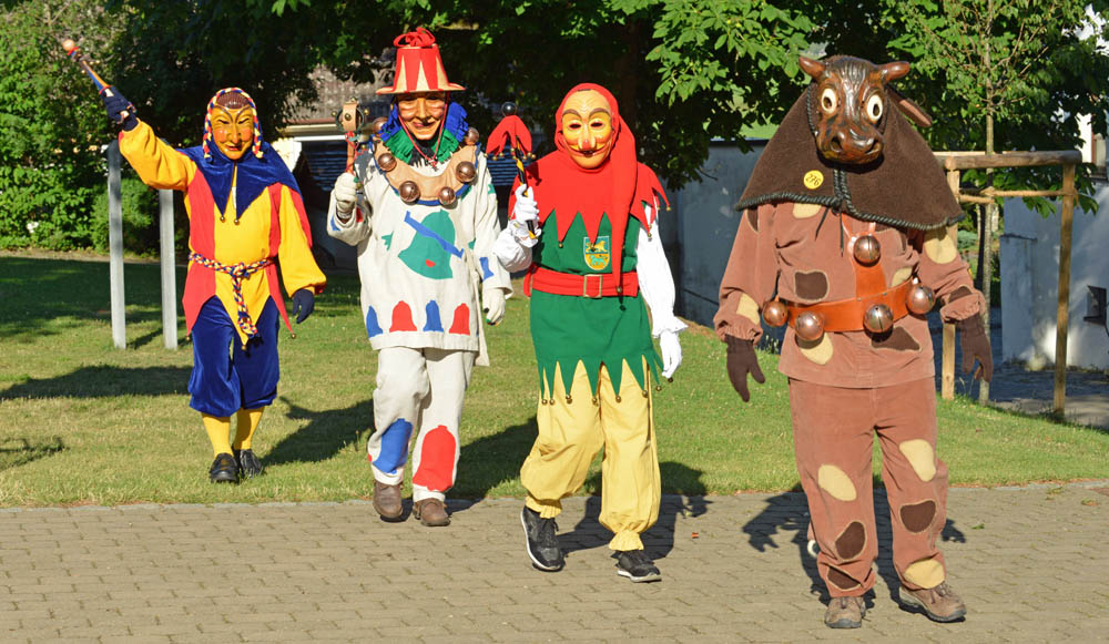 Gruppenfoto_Gabelhauptmasken_Sprung.jpg